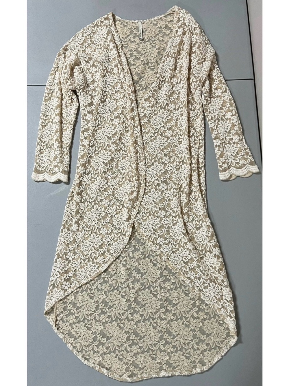 Paper Crane White Cream Floral Lace Long Sleeve Cardigan Sweater Wrap Size S 🤍✨